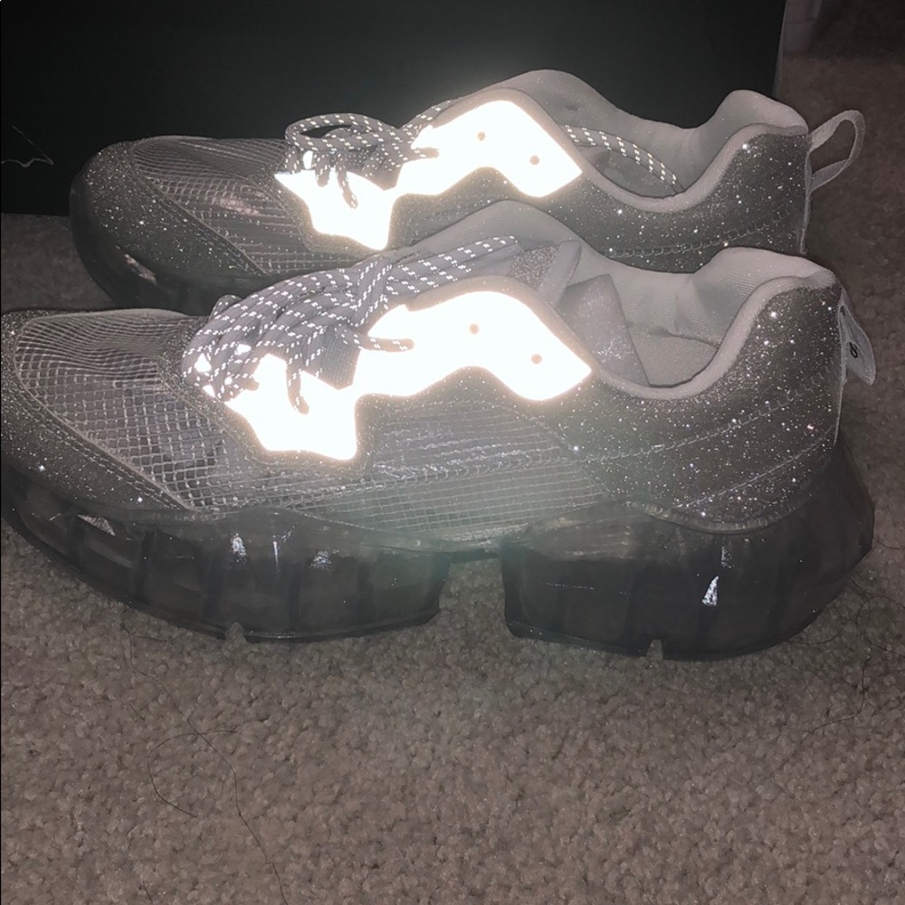 So Real - Cinderella Glass Runners - Picture 4 of 5
